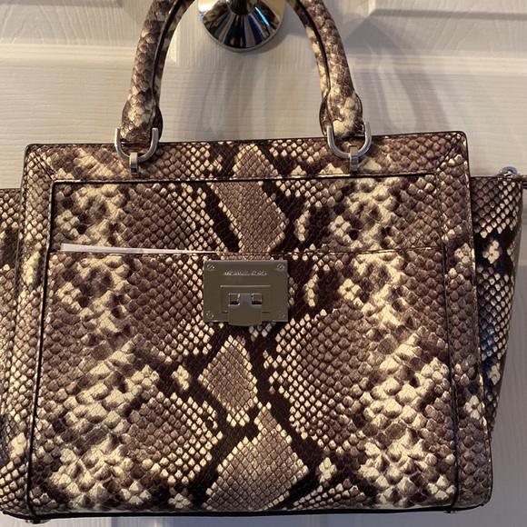 Michael Kors Handbags - NWT Michael Kors Satchel